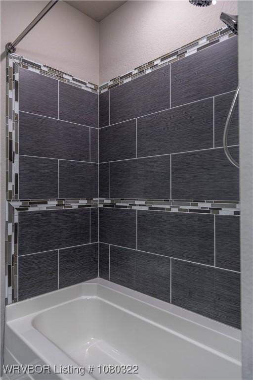 bathroom with washtub / shower combination