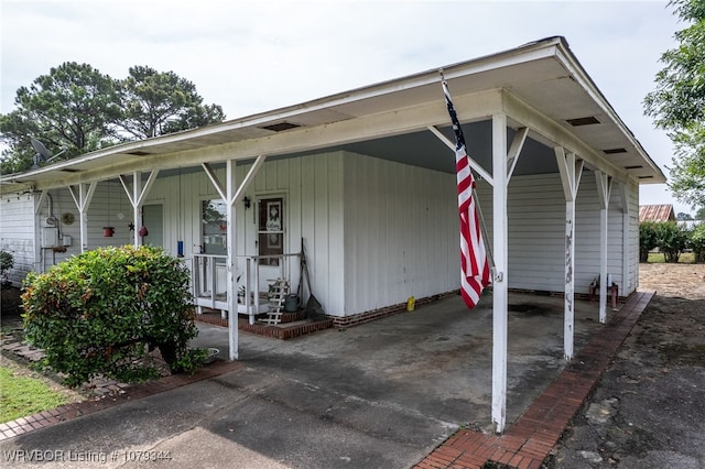 view of front of house featuring a carport, concrete driveway, and a porch