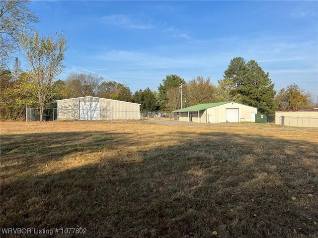 view of yard with an outdoor structure