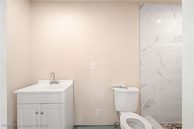 bathroom with a shower, vanity, and toilet