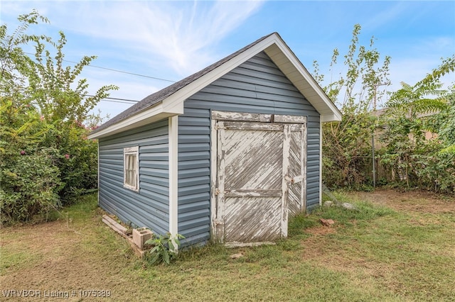 view of outdoor structure with a lawn