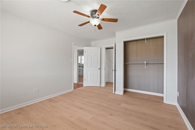 unfurnished bedroom featuring ornamental molding, light wood-type flooring, ceiling fan, and baseboards