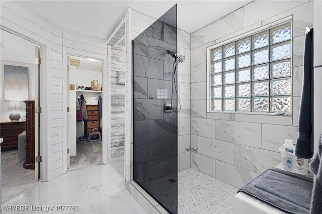 bathroom featuring a tile shower