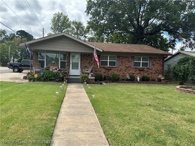 view of front facade featuring a front yard