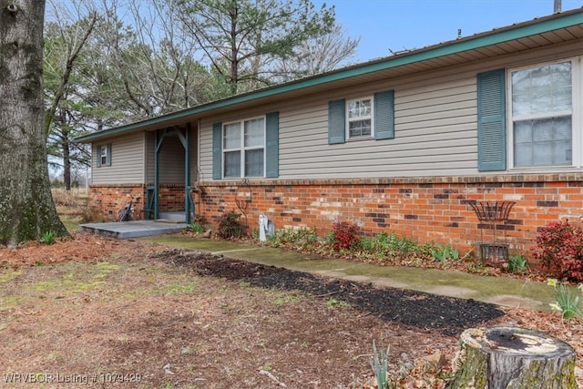 ranch-style home featuring brick siding