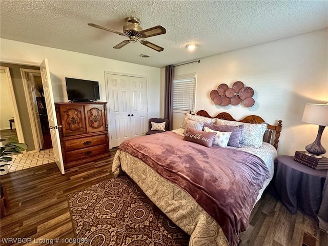 7434 N 217th Hwy, Charleston, AR 72933 - bedroom featuring wood finished floors, a textured ceiling, a closet, and a ceiling fan