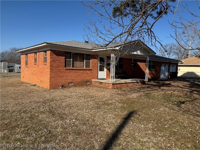 view of front of home with a front yard