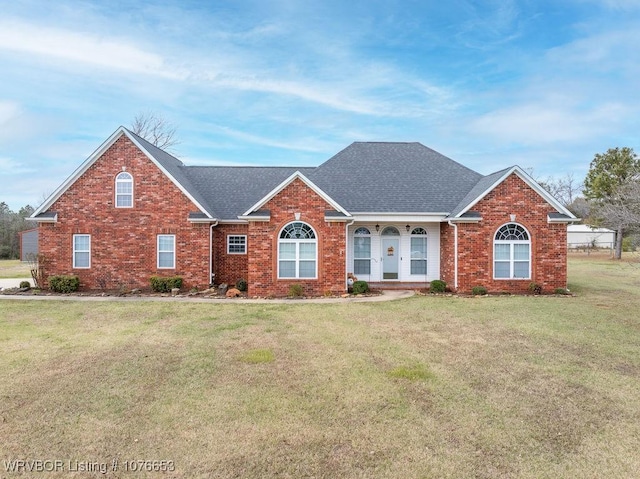 view of front of home featuring a front lawn