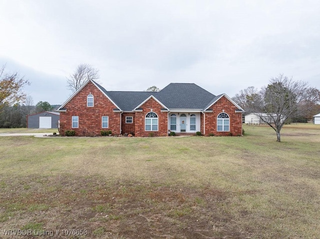 single story home with a front lawn