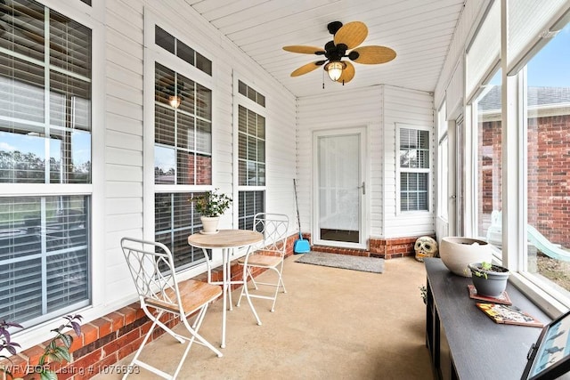 sunroom featuring ceiling fan