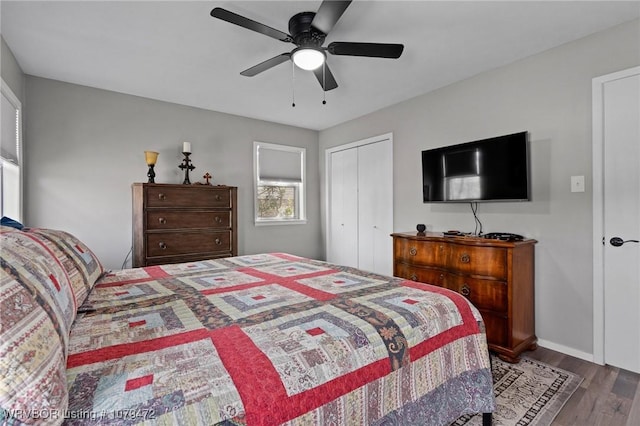 bedroom with ceiling fan, a closet, baseboards, and wood finished floors