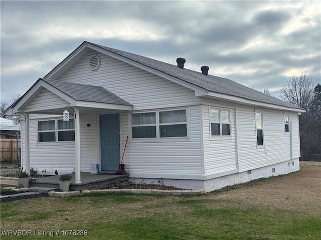 view of front of home with a front yard