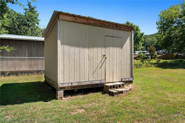 view of outdoor structure featuring a yard