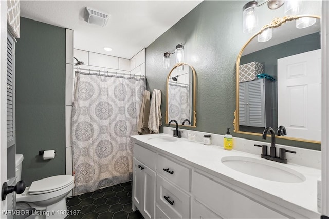 14008 White Bluff Rd, Fort Smith, AR 72916 - full bathroom featuring tile patterned floors, double vanity, a textured wall, and a shower with curtain