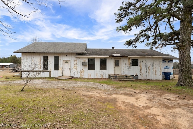 view of front of home featuring driveway