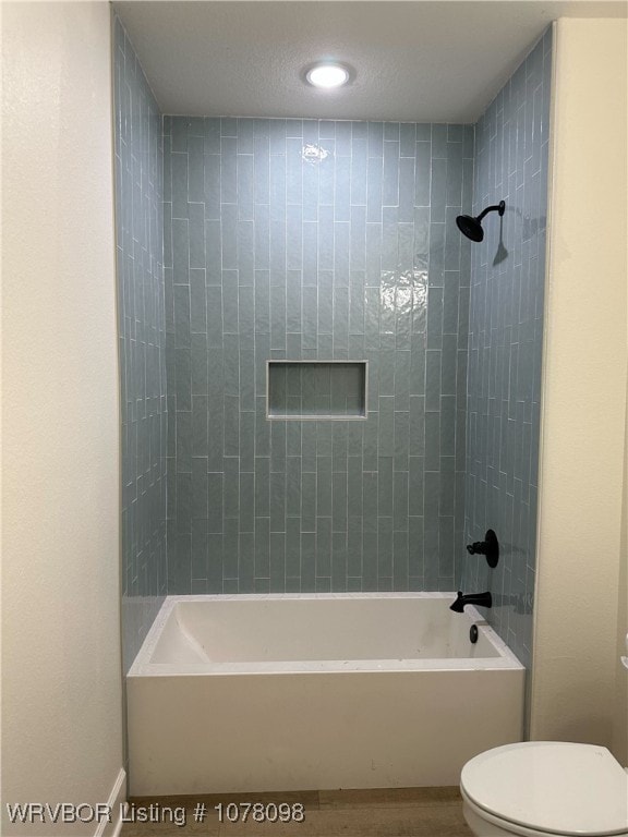 full bath featuring toilet and washtub / shower combination