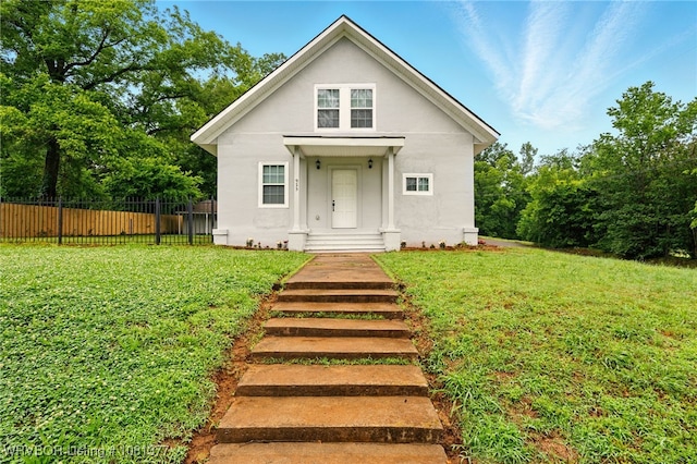 925 Cedar St, Van Buren, AR 72956 - bungalow-style house with stucco siding