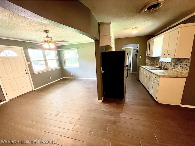 9423 Gate Nine Cutoff, Fort Smith, AR 72916 - kitchen with freestanding refrigerator, a textured ceiling, light countertops, tasteful backsplash, and ceiling fan