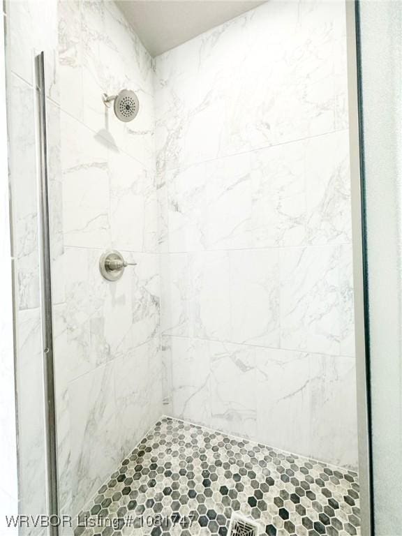 2060 W Breckenridge St, Sallisaw, OK 74955 - full bathroom with a shower stall