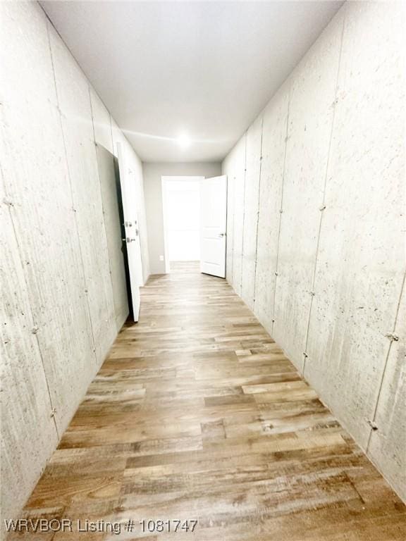 2060 W Breckenridge St, Sallisaw, OK 74955 - corridor with light wood-style floors