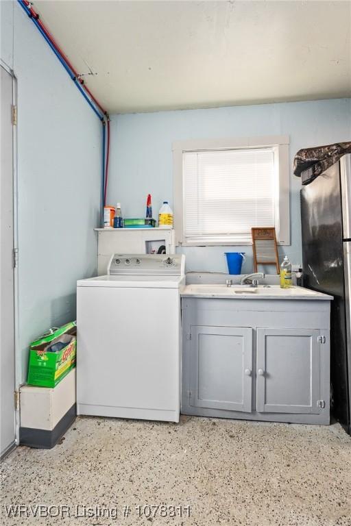 laundry room with washer / dryer