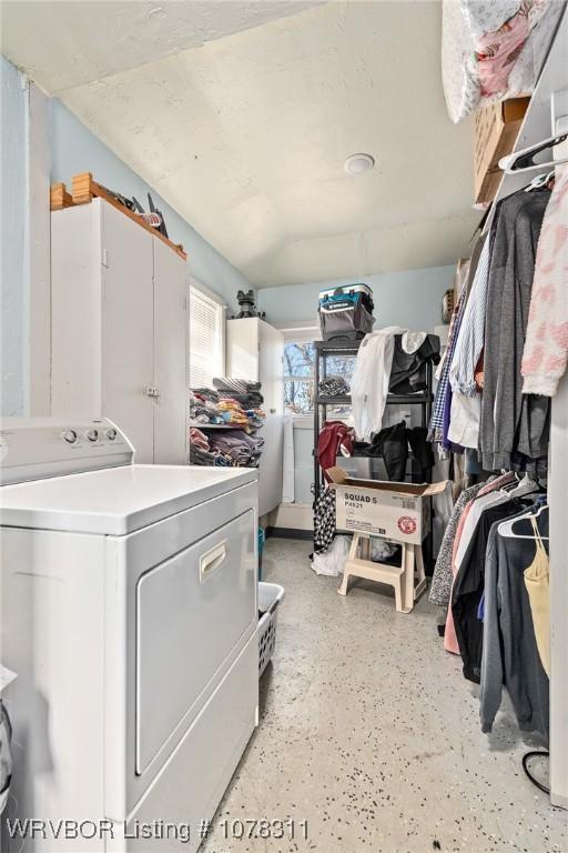 laundry room with independent washer and dryer