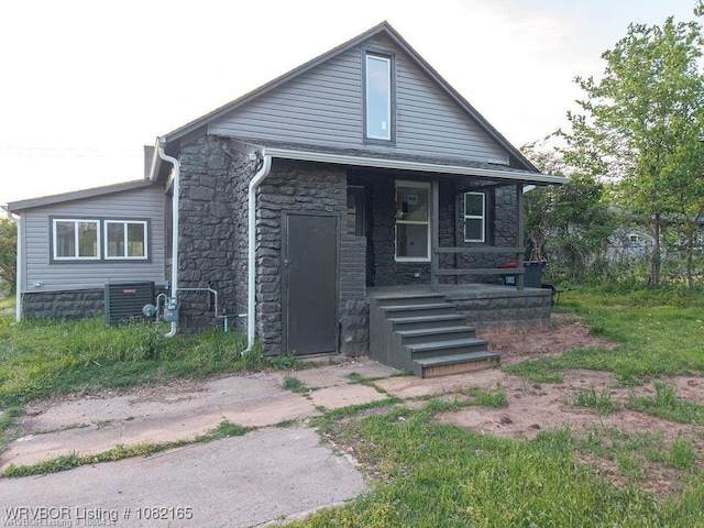 802 N 11th St, Van Buren, AR 72956 - bungalow-style home featuring a porch and stone siding