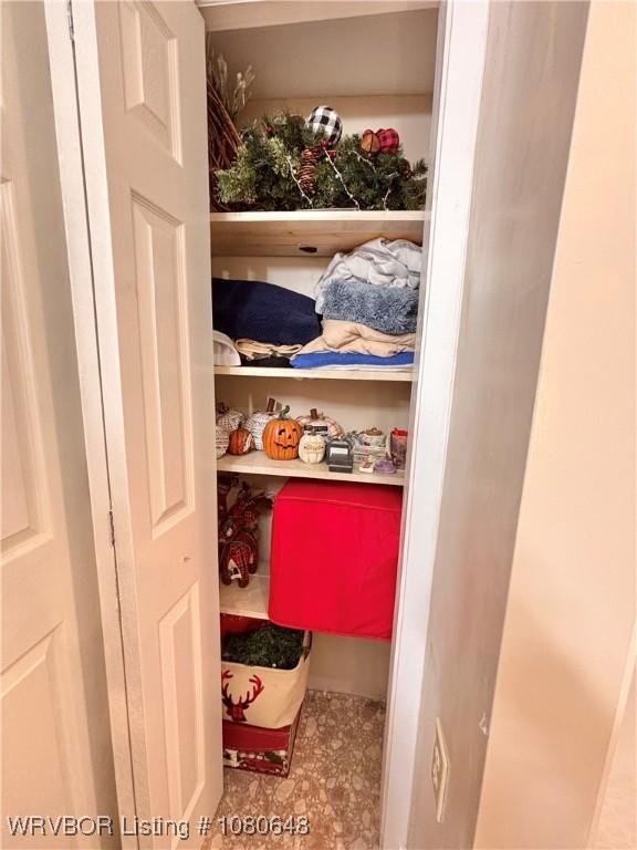 4245 W Piney Mountain Rd, Waldron, AR 72958 - view of closet