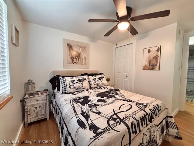 4245 W Piney Mountain Rd, Waldron, AR 72958 - bedroom featuring baseboards, a ceiling fan, wood finished floors, and a closet