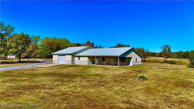 ranch-style house featuring a porch and a front lawn