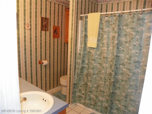 306 Crestview Dr, Van Buren, AR 72956 - bathroom featuring vanity, tile patterned floors, and a shower with curtain