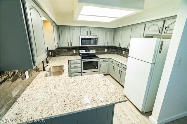 8617 S 15th St, Fort Smith, AR 72908 - kitchen with stainless steel appliances, green cabinets, a peninsula, and decorative backsplash