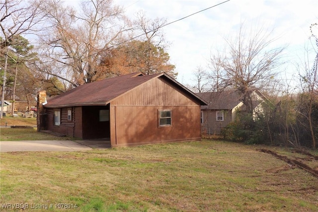 back of house featuring a lawn