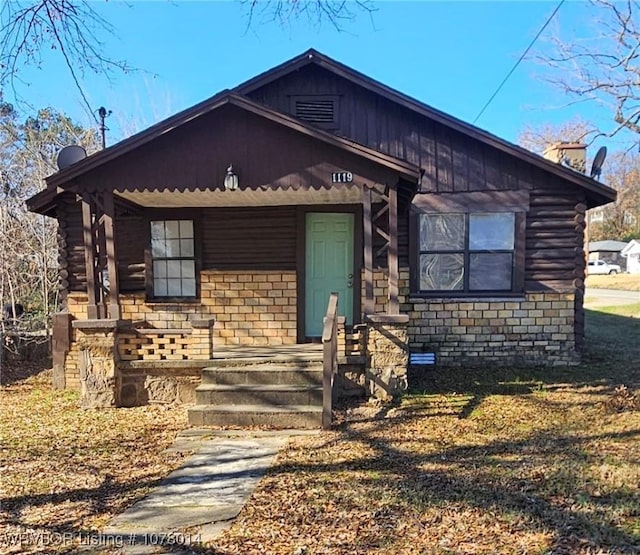 view of front of property featuring covered porch