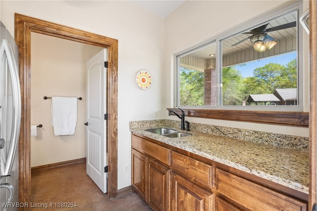 bathroom featuring a sink, baseboards, and a ceiling fan