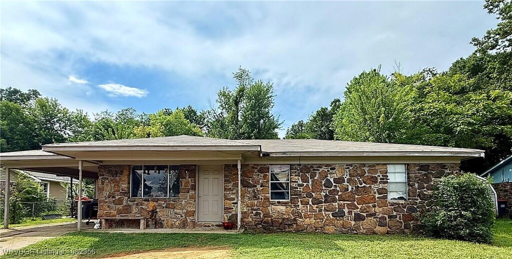 2209 Maple St, Van Buren, AR 72956 - photo 1