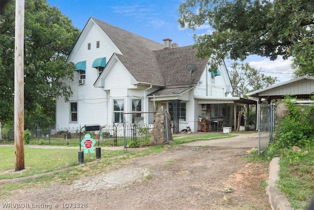 view of front of home with a front lawn