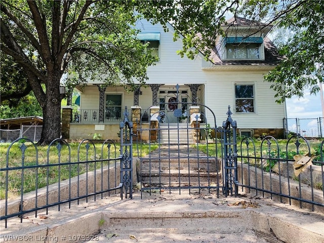 view of front of property featuring a porch