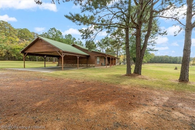 view of property's community featuring a yard