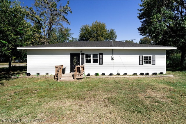 view of front of property with a front lawn