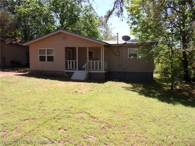 view of front of house featuring covered porch and a front yard