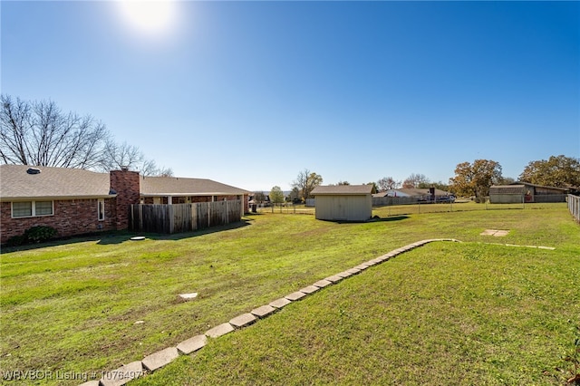 view of yard featuring a storage shed