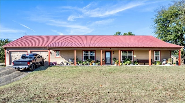 view of front of house featuring a front lawn