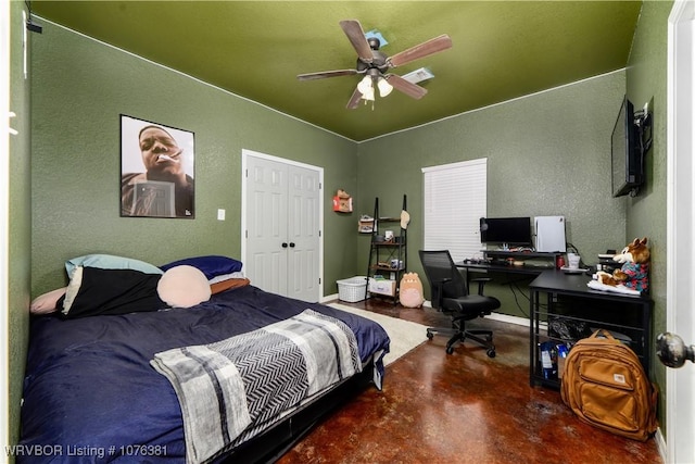 bedroom with ceiling fan
