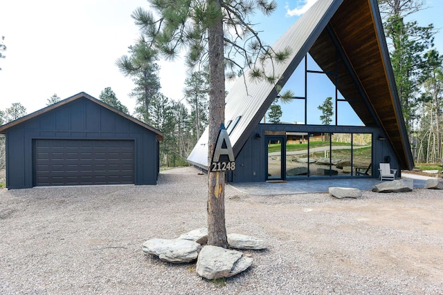 view of front of property featuring an outdoor structure and a garage