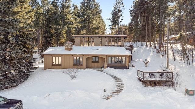 view of front of home featuring a deck