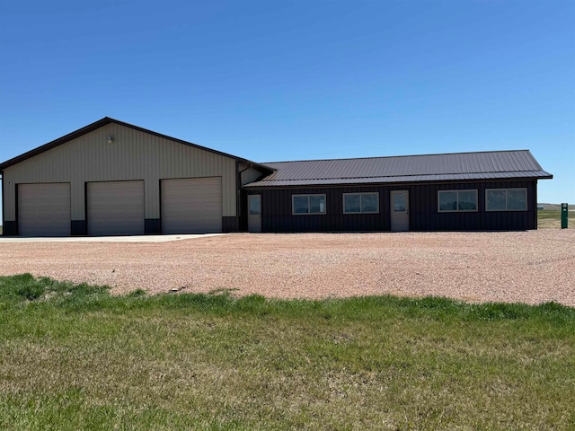 ranch-style house featuring a garage