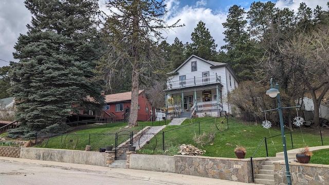 view of front of house featuring a porch and a front lawn