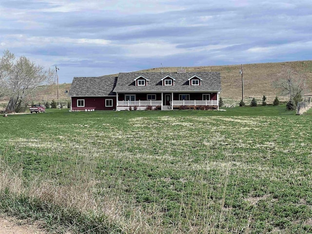 view of front of property with a front yard