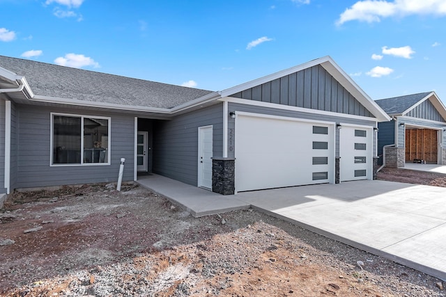 ranch-style home featuring a garage